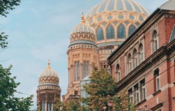 A shot of the synagogue, pastel colours.